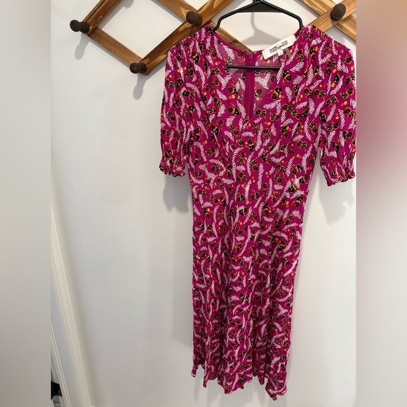 NWOT- DIANE VON FURSTENBERG - Jenna Printed Crepe Dress - Picture 8 of 8